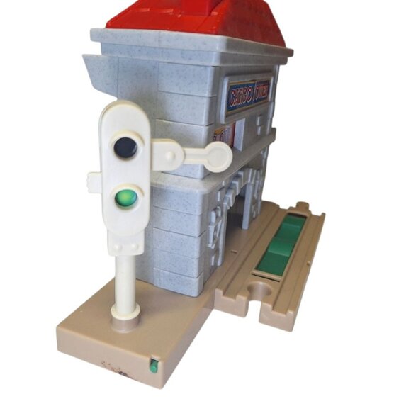 Keenway Cargo Train Station Light Switch Plastic Toy Vintage Kids Replacement - Picture 4 of 7